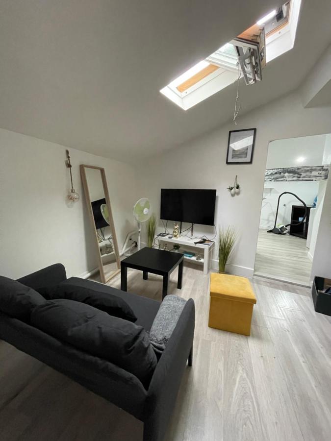 Appartement studio de 25 m2 rénové à 5 min de la gare idéal à Bordeaux Extérieur photo