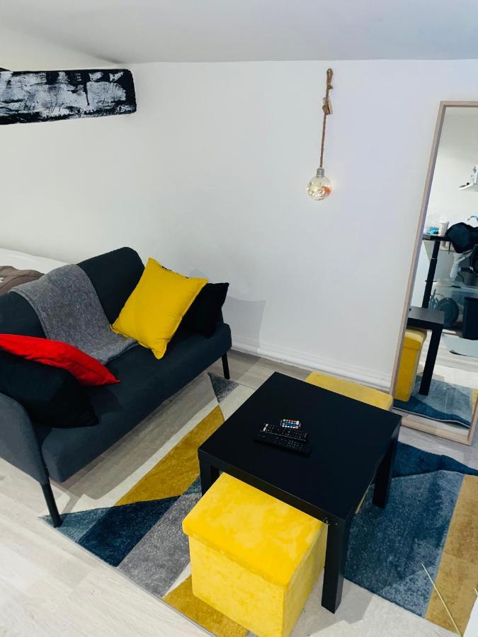 Appartement studio de 25 m2 rénové à 5 min de la gare idéal à Bordeaux Extérieur photo