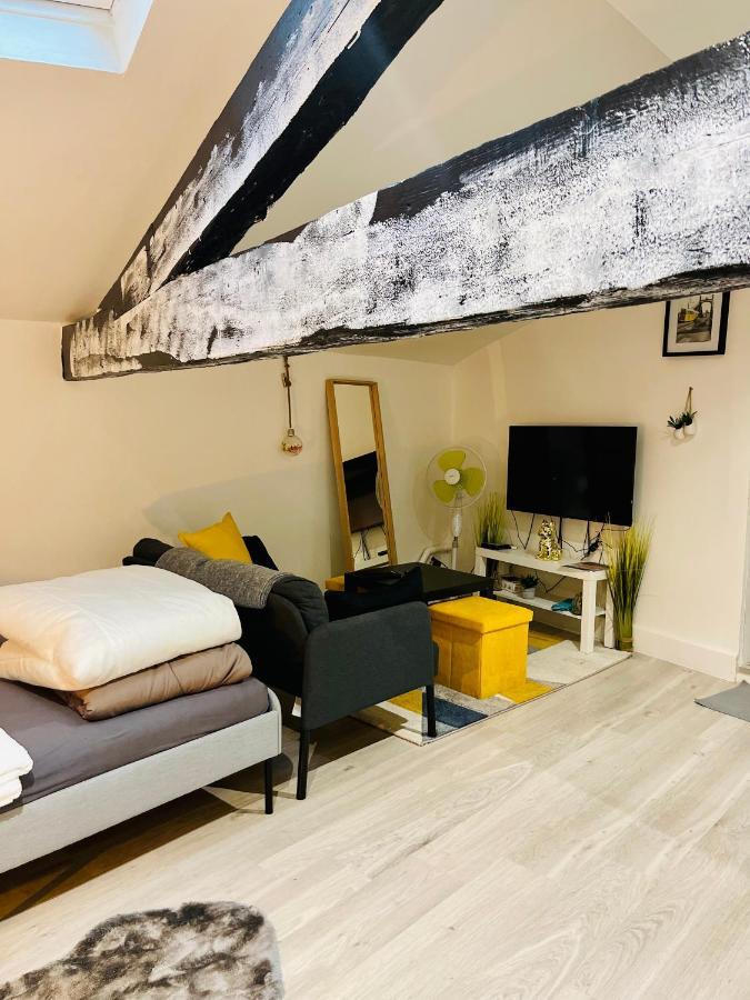 Appartement studio de 25 m2 rénové à 5 min de la gare idéal à Bordeaux Extérieur photo