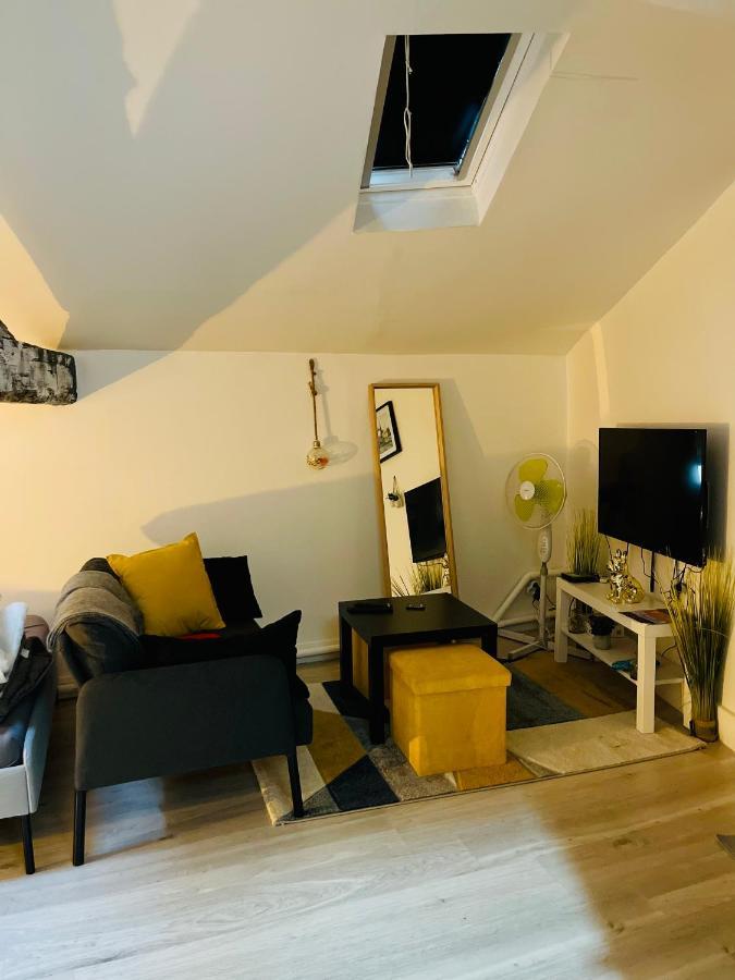 Appartement studio de 25 m2 rénové à 5 min de la gare idéal à Bordeaux Extérieur photo