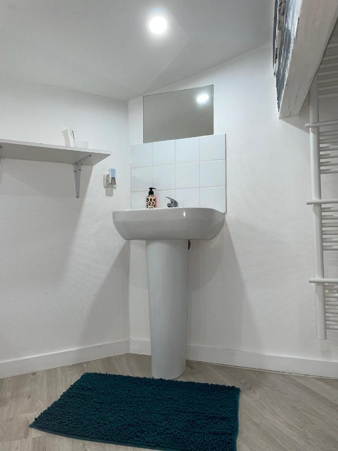 Appartement studio de 25 m2 rénové à 5 min de la gare idéal à Bordeaux Extérieur photo